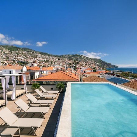 Barcelo Funchal Oldtown Hotel Ngoại thất bức ảnh The rooftop pool at the Hotel Porto Santo
